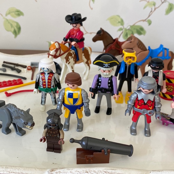 Playmobil Figures Pirates - Skateboard - Horses & Accessories Lot - Picture 3 of 6